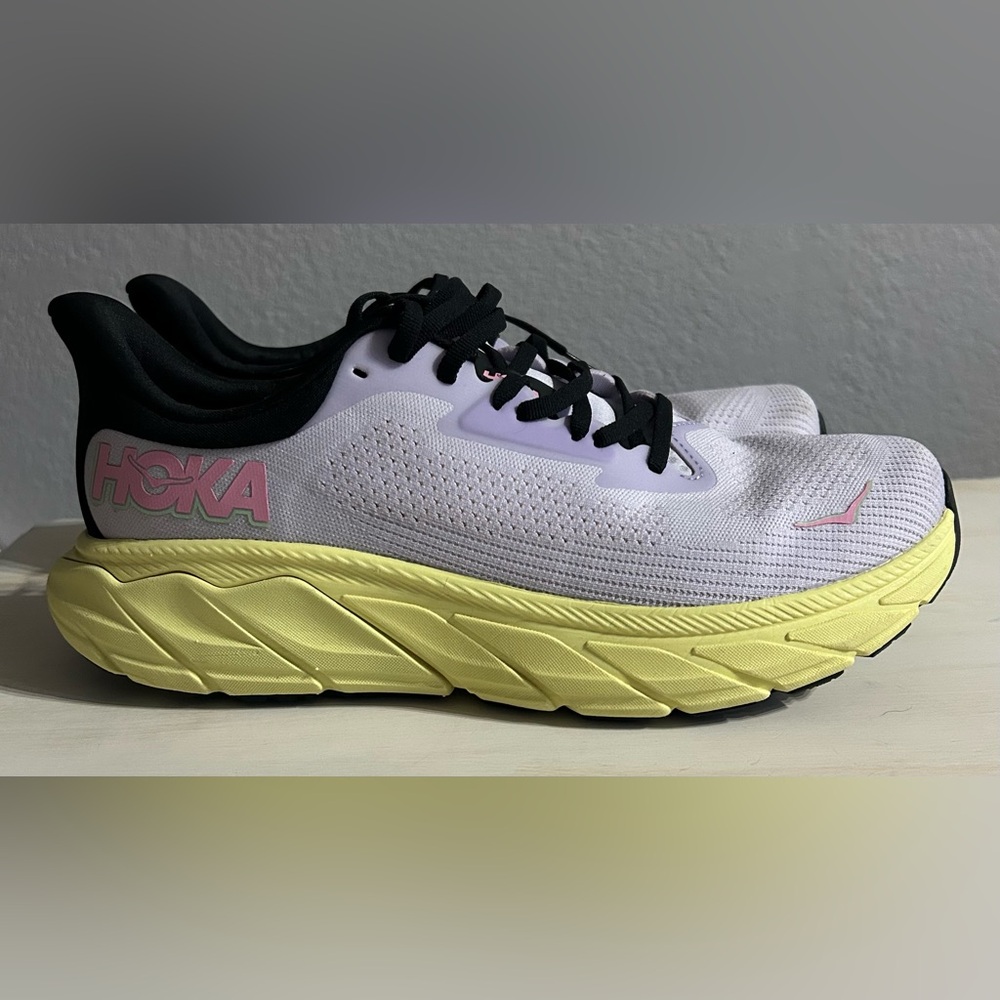 Women's Arahi 7 Sneakers, women’s size 10.5 Wide. Light purple/yellow. - Picture 3 of 11